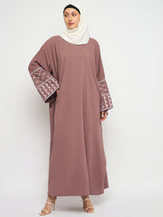 Kefiyyeh Embroidery Abaya with Black Hijab