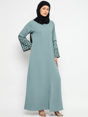 Kefiyyeh Embroidery Front Open Abaya with Black Hijab