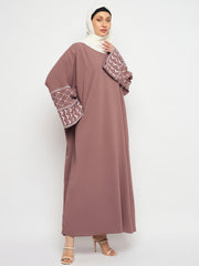 Kefiyyeh Embroidery Abaya with Black Hijab