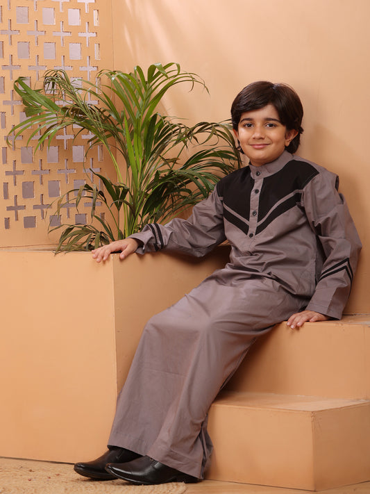 Grey and Black Solid Mandarin Collar Thobe / Jubba For Kids Boys