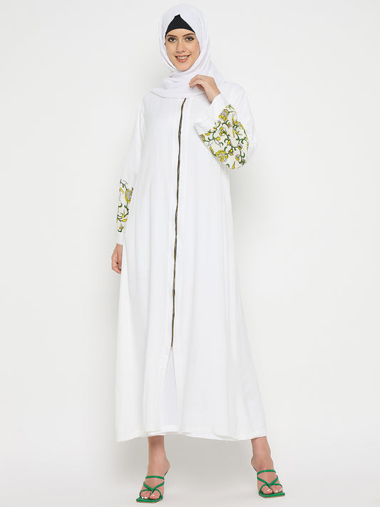 Front Zip Closure Rayon White Abaya For Umrah / Hajj with Black Hijab