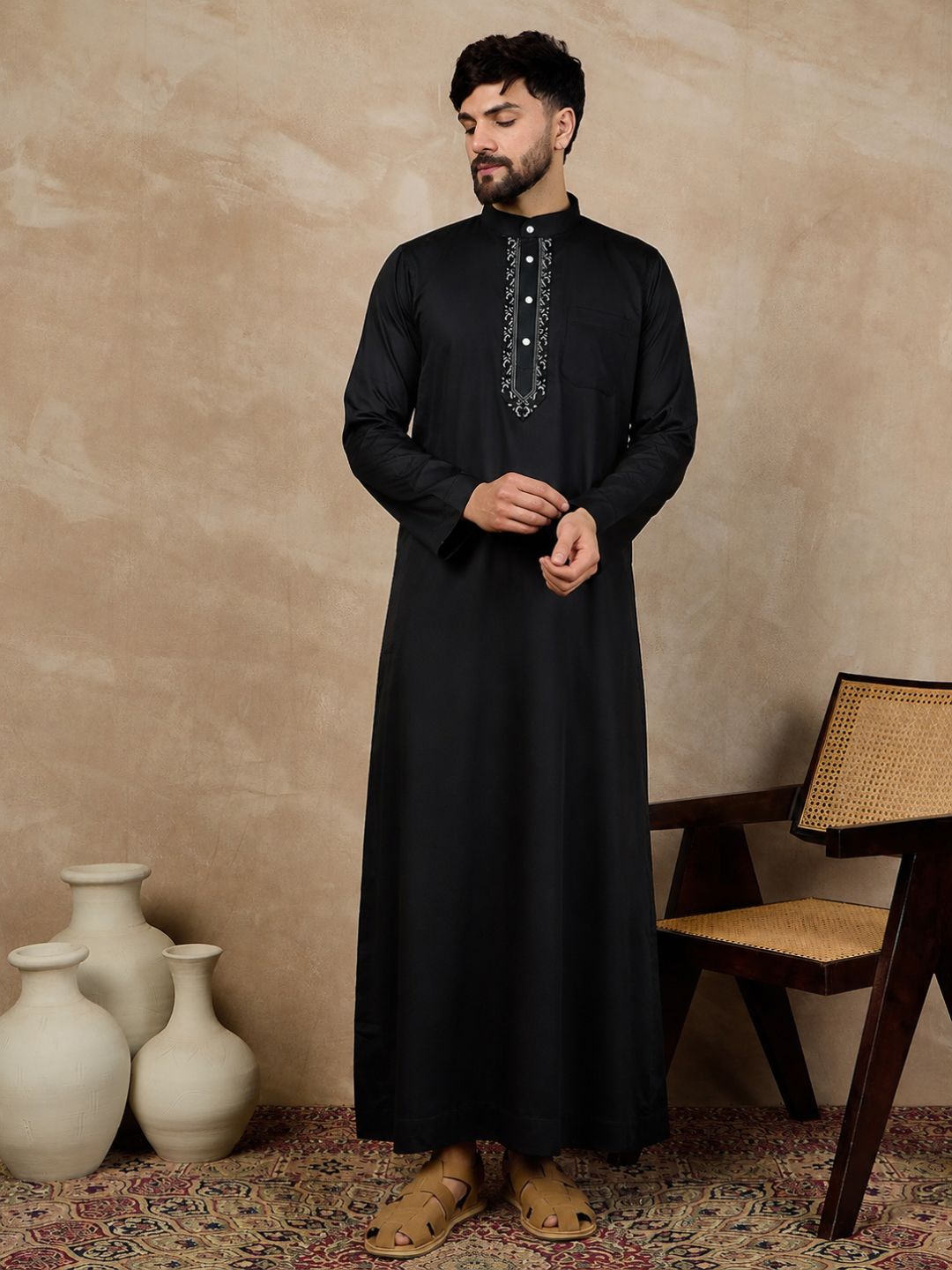 Black Embroidered Men’s Arabic Thobe /Jubba